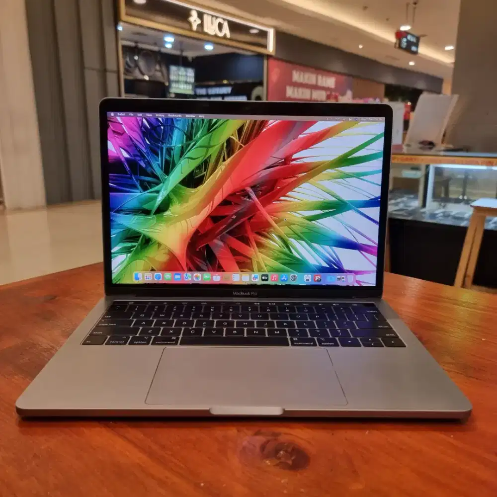 Macbook Pro 13 2018 Touchbar - Dual Core intel Core i5