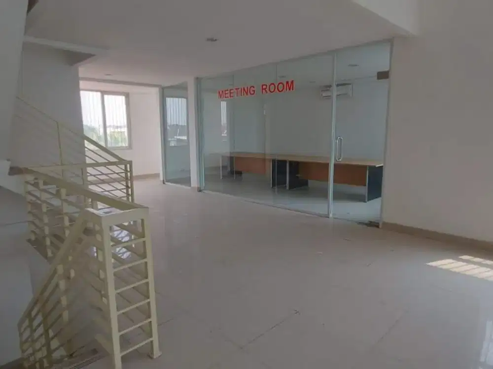 Disewakan Cepat Ruko Hoek 3 Lantai di Jalan Imam Bonjol Karawaci Kota Tangerang