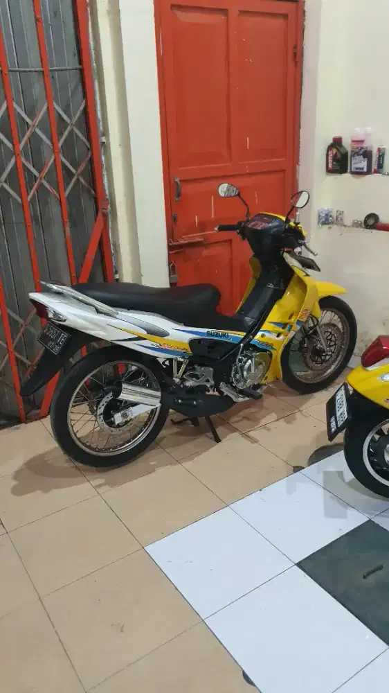 satria hiu kuning 2004