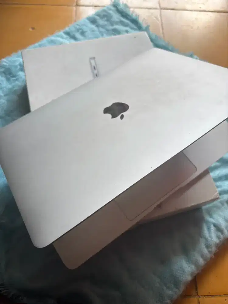 Macbook M1 8/256GB 8/256GB CC 131x NO MINUS Jos