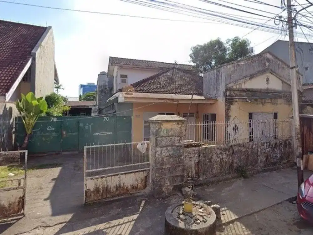 Rumah Tua tengah Kota makassar untuk bisnis cafe dan tempat olahraga