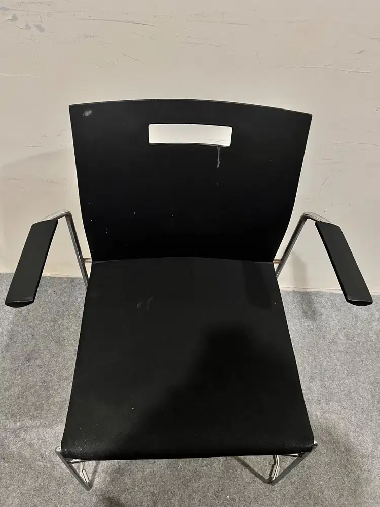 preloved kursi hitam