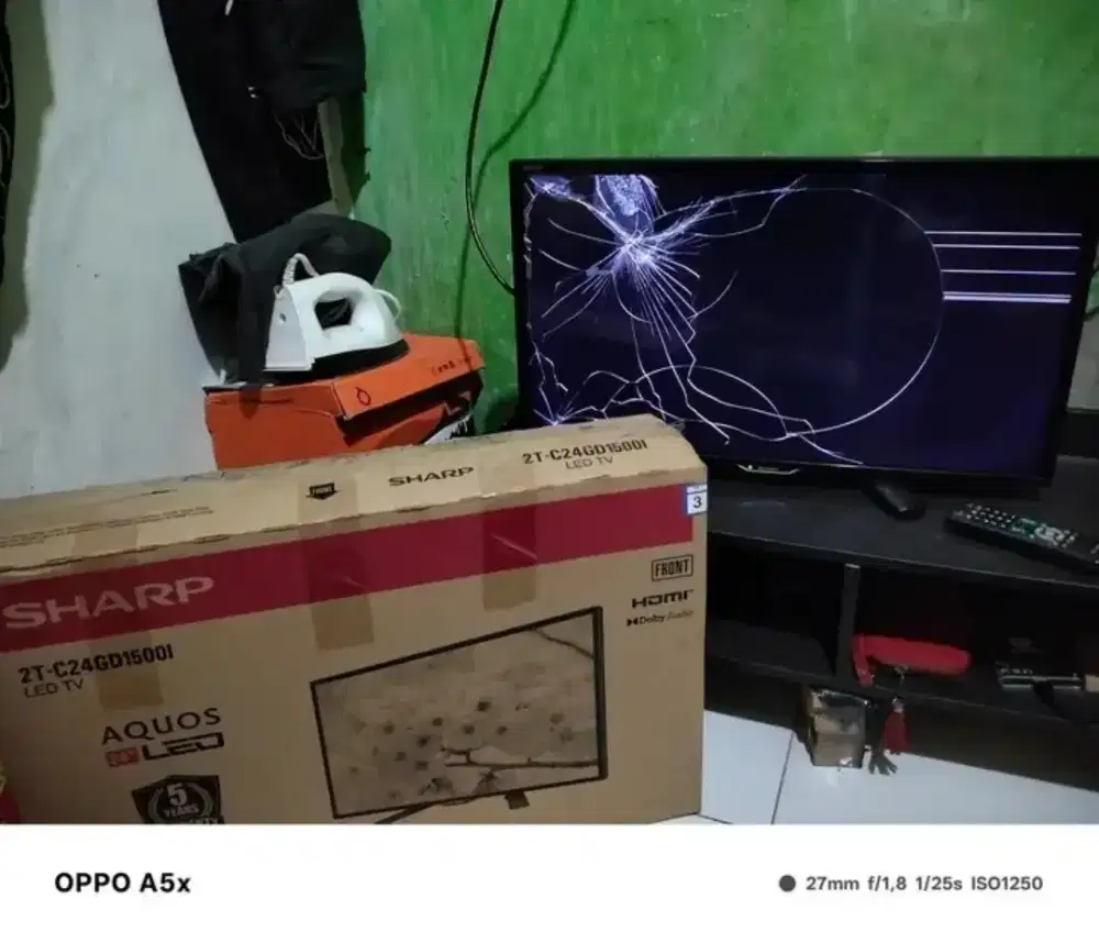 sharp LED digital 24inc