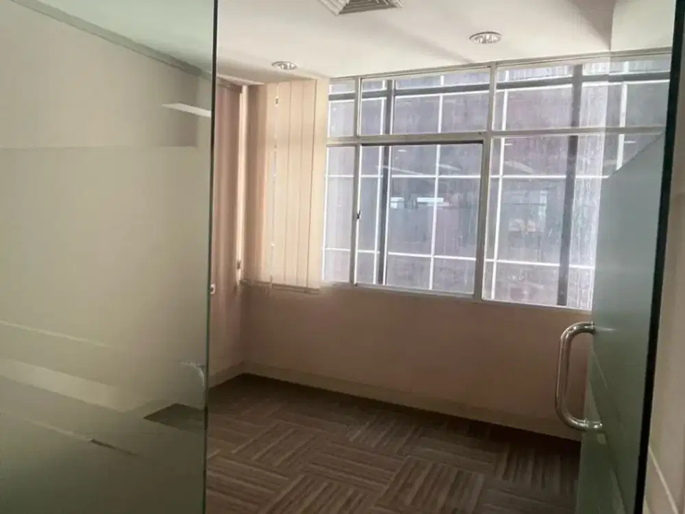 SEWA KANTOR DI JAKARTA SELATAN KUNINGAN  247M2  PARTISI  150K NEGO