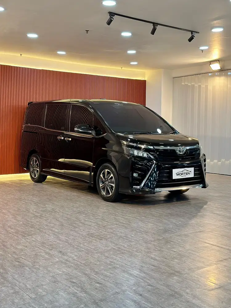 [TDP 10%] Toyota Voxy 2.0 AT 2019, Hitam