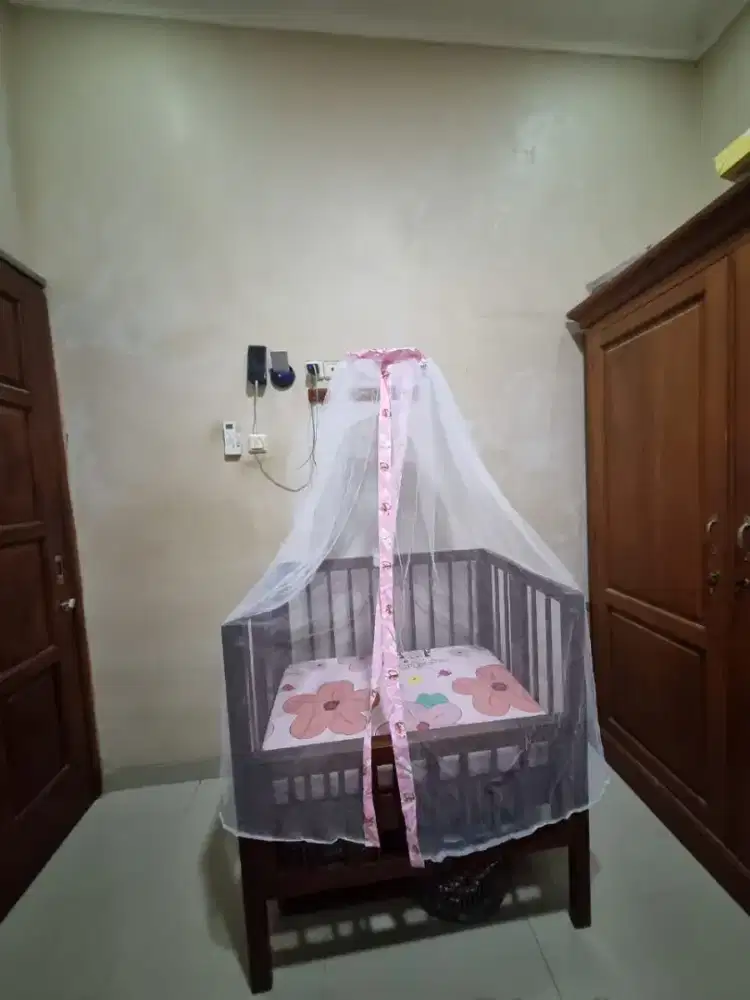 Tempat Tidur Bayi Kayu Jati