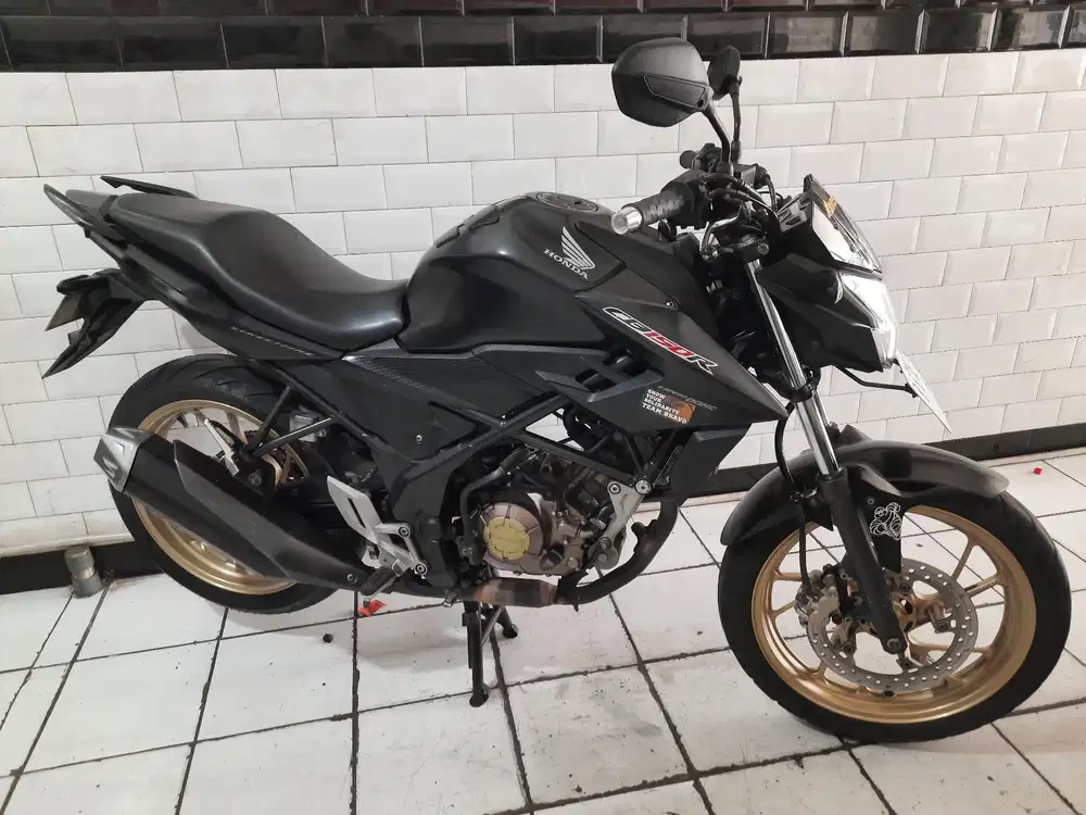 Honda cb 150r tahun 2017 orisinil