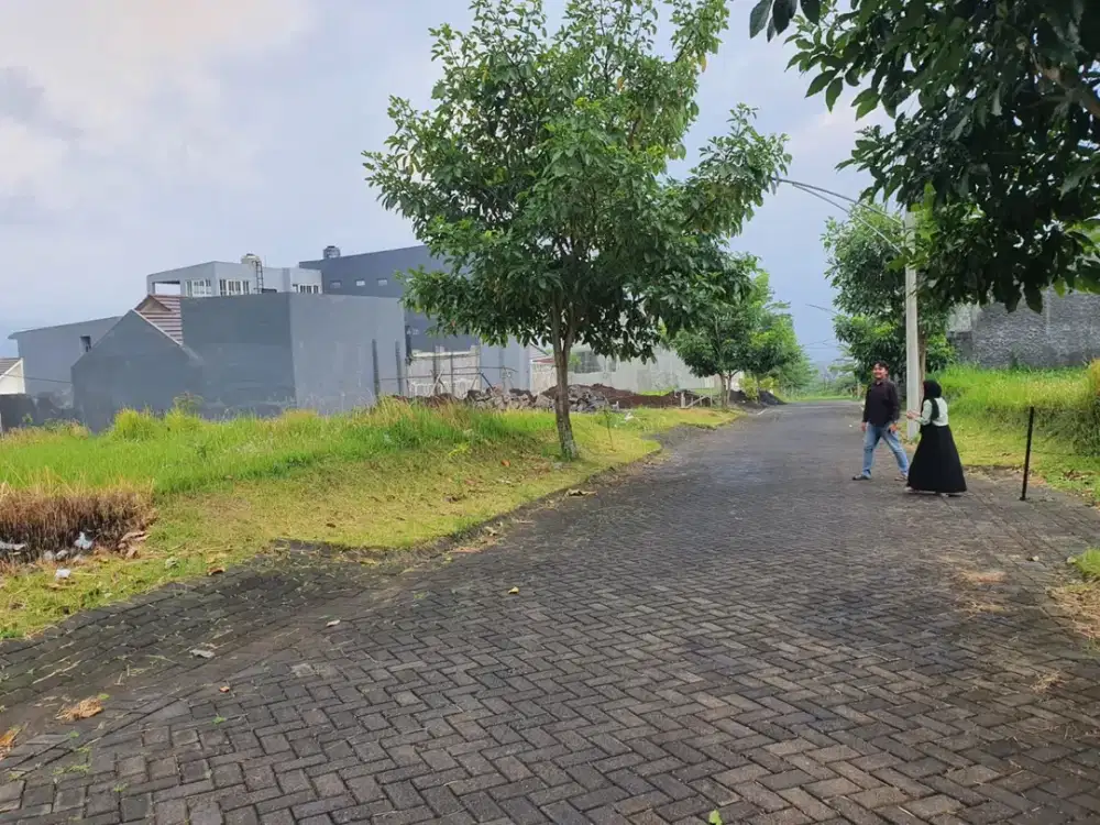 Dijual Tanah Strategis Kawasan Emerald — Cocok Bangun Rumah Modern