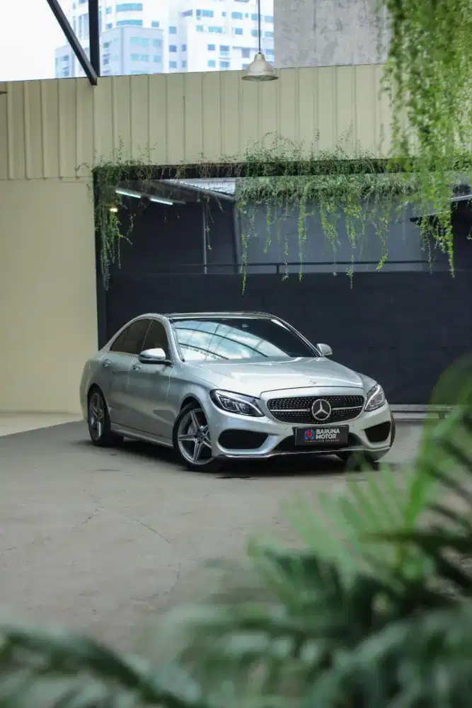 (Low KM) Mercedes Benz C300 C 300 AMG AMG LINE 2017
