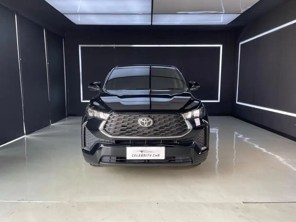 TOYOTA INNOVA ZENIX 2.0L G HYBIRD AT 2024 ATTITUDE BLACK