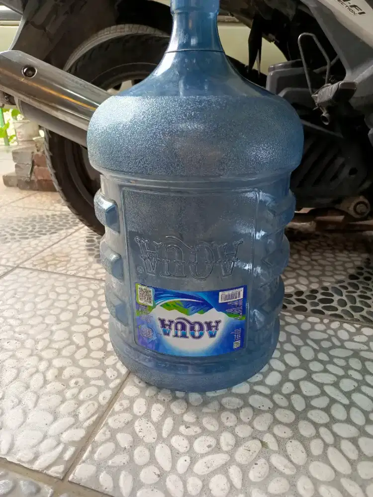 Galon Aqua Danone stok tinggal tiga lagi bandung kota.