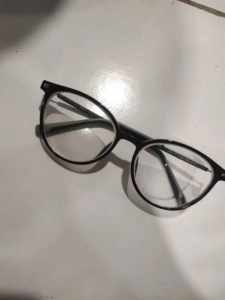 Kacamata Minus Hitam