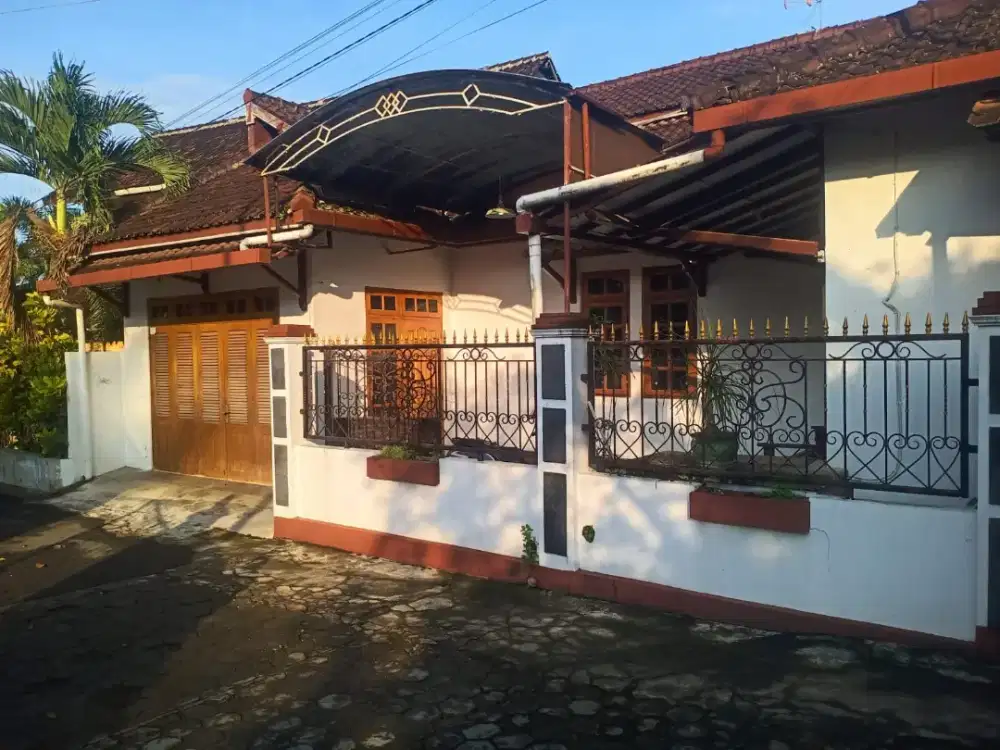 Turun Harga Disewakan/Dikontrakan Rumah Semi Furnished