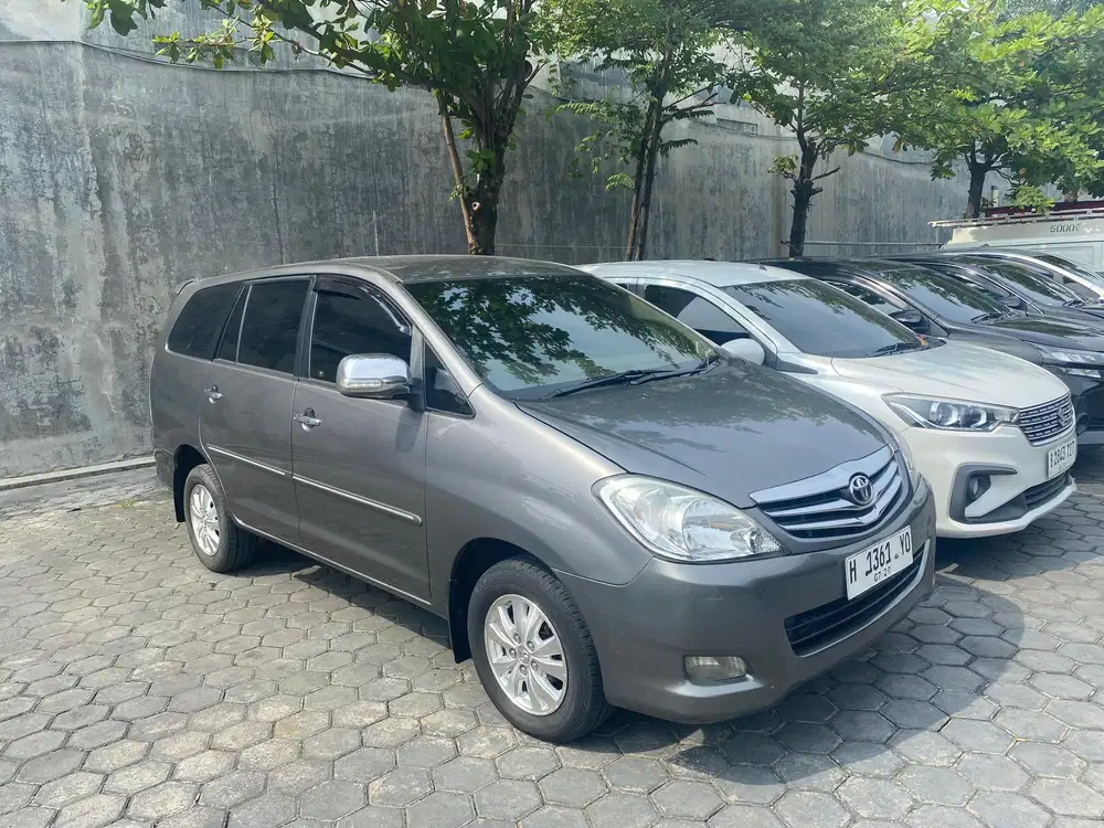 Toyota Kijang Innova 2010 Bensin
