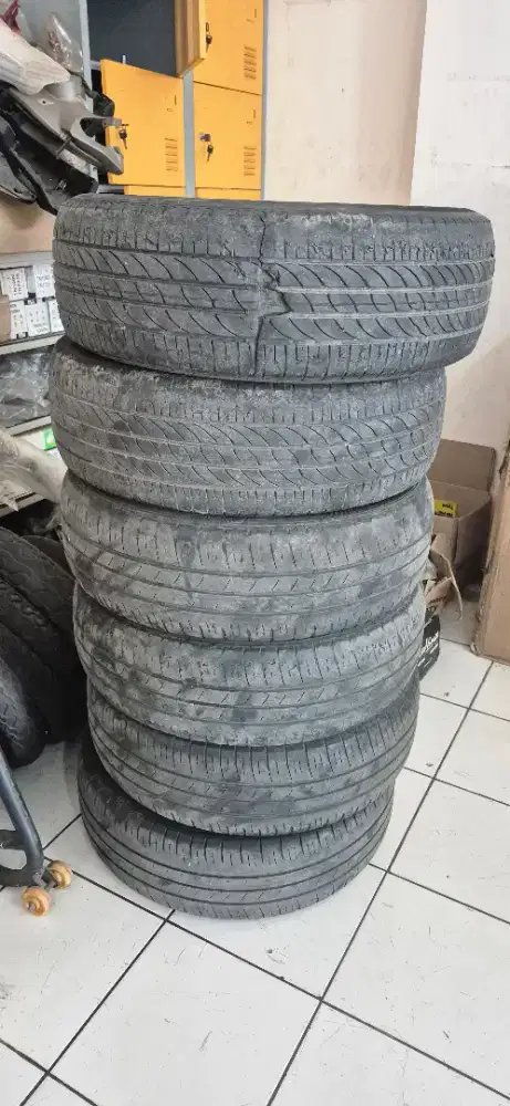 Ban mobil bekas - innova