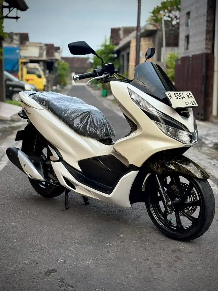Honda PCX 150 KEYLESS PLAT H PAJAK ON