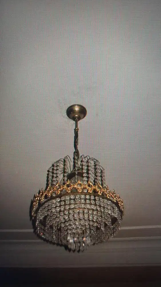 Lampu hias kristal masih bagus