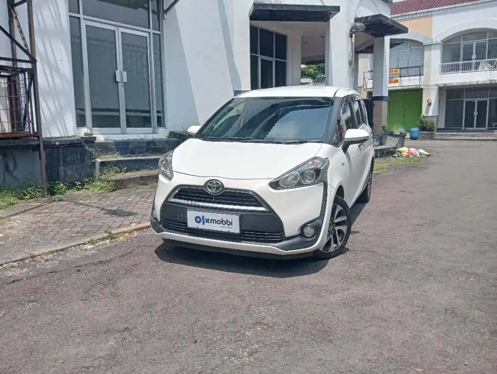 Like New - TOYOTA SIENTA 1.5 V BENSIN A/T 2019 PUTIH
