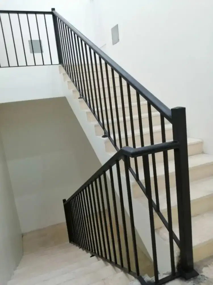 relling tangga besi hollow galvanis