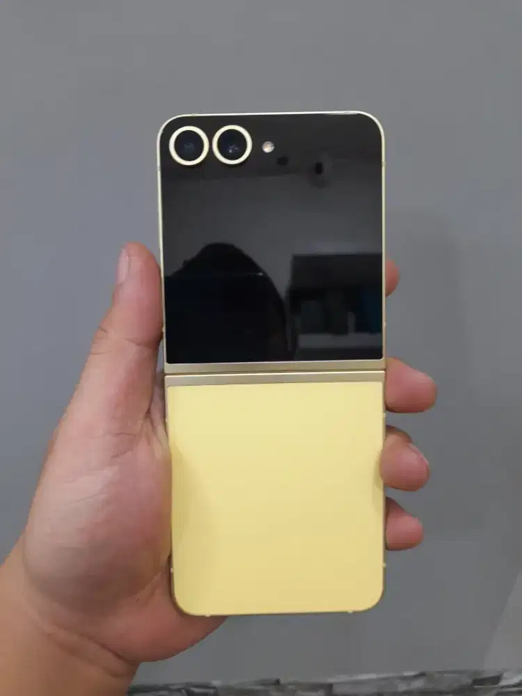 Samsung z flip 6 5g yellow 12/256gb sein like new