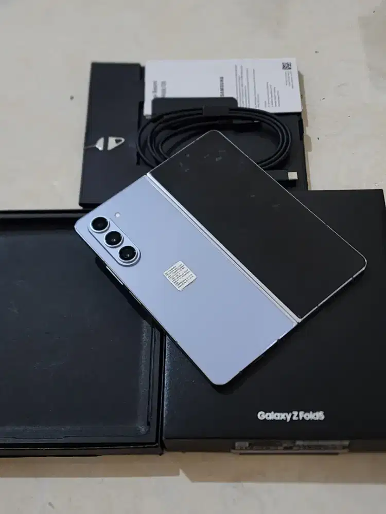 Samsung Z Fold 5 5G 12/512Gb, warna Blue SEIN, kondisi 99,9% Sempurn