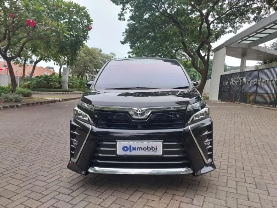 DP MURAH Toyota Voxy 2.0 Bensin-AT 2019 CUOEB