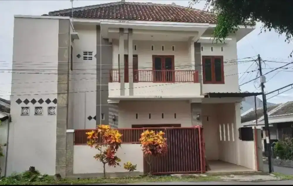 Rumah Hook di Perumahan Strategis