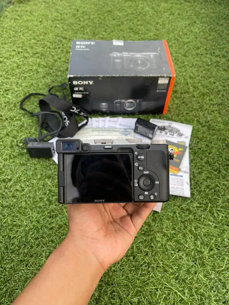 Mirrorless Sony A7C lensa kit Sony FE 28-60mm F4-5.6 fullset dus box
