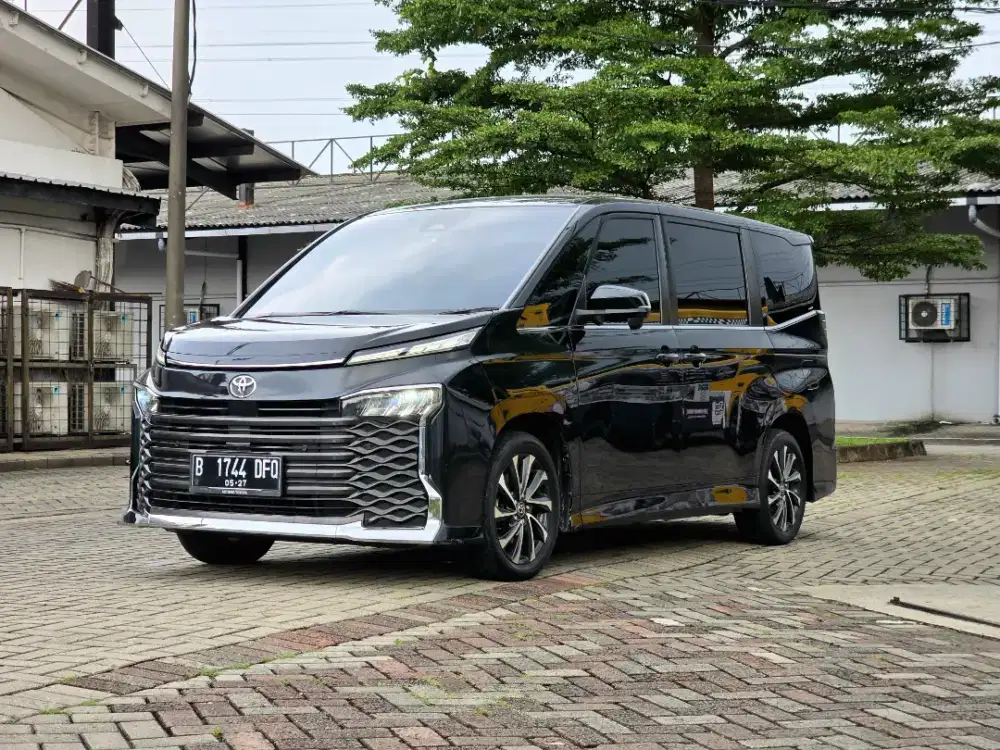 Toyota Voxy 2.0 CVT TSS 2022 (Ready 2 unit Putih dan Hitam)