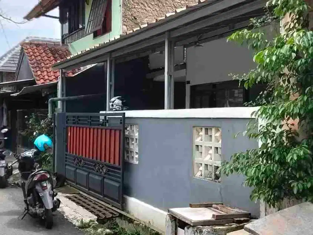 DI SEWAKAN RUMAH SIAP HUNI DI MARGAHAYU RAYA METRO BANDUNG