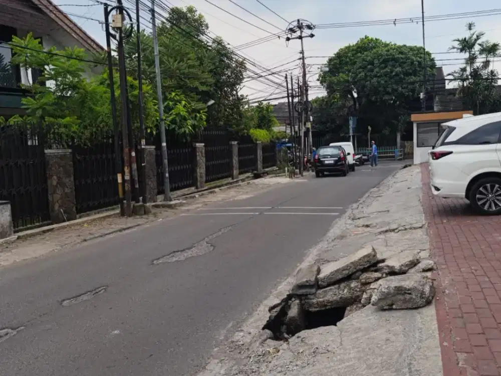 JUAL MURAH 2M an ruko SIAP PAKE LOKASI Strategis Cikutra Pahlawan kota Bandung