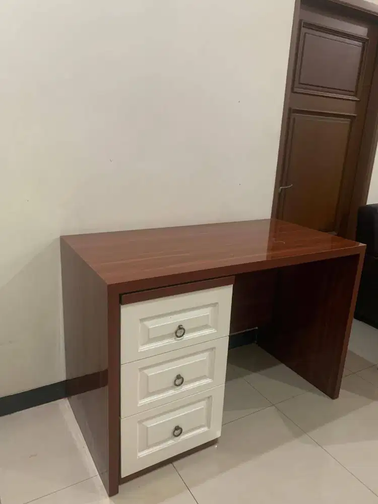 Meja Belajar Coklat