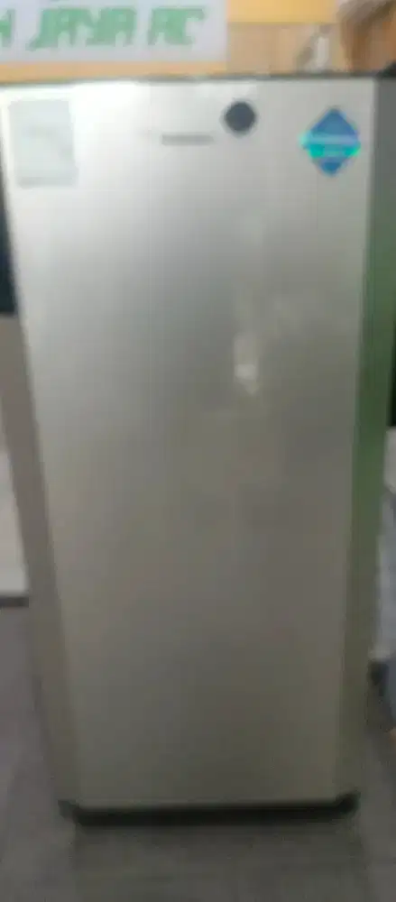 Unit kulkas type 1 pintu merk Sanken dingin bagus bergaransi