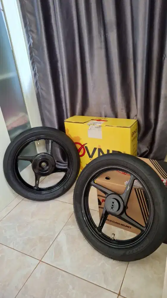 Velg superfly ring 14 sepaket dengan bannya untuk vario 150 led old