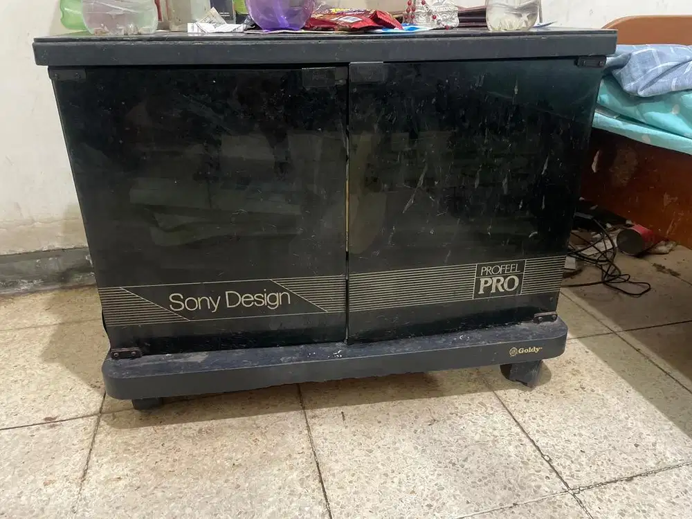 Lemari penyangga tv vintage merk goldy 90s lengkap roda 4