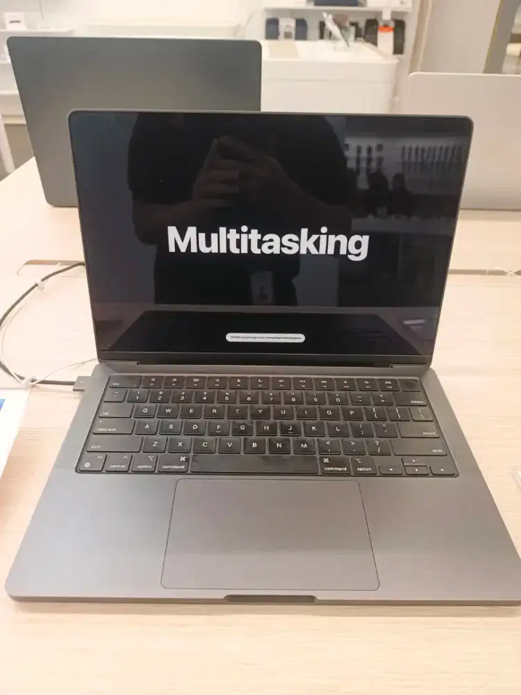 Cicilan Tanpa Kartu Kredit MacBook 14 inch