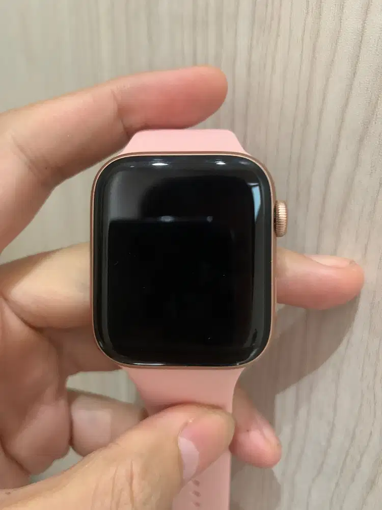 Apple watch series 5 44mm Rose gold
