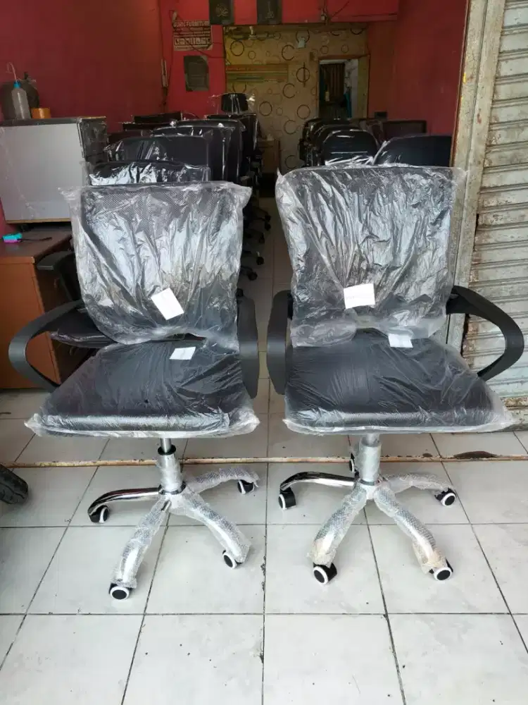 Kursi kantor staf jaring