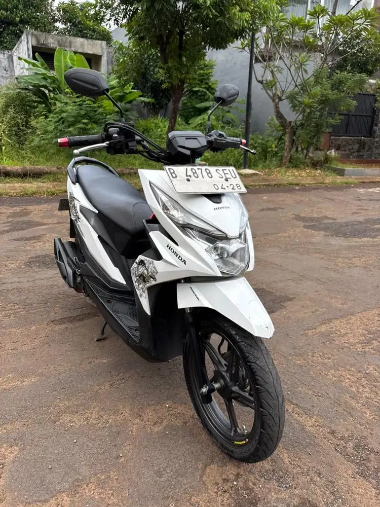 Honda Beat Street Putih CBS Tahun 2018