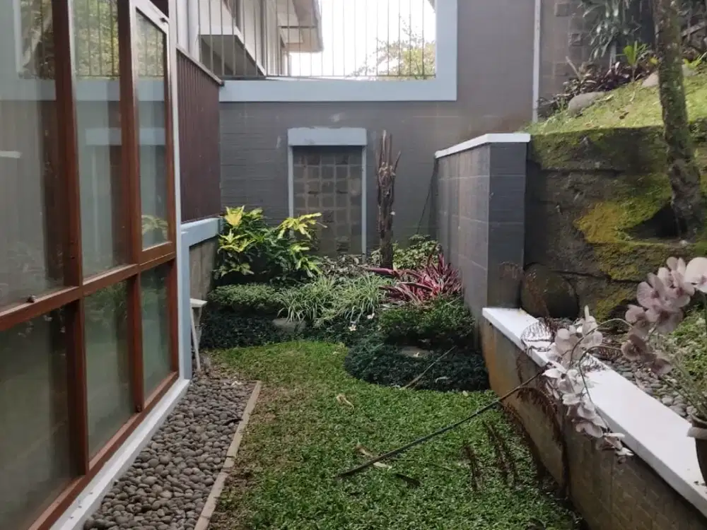 Disewakan Rumah Asri di Setraduta Setra duta Setra sari Setra murni