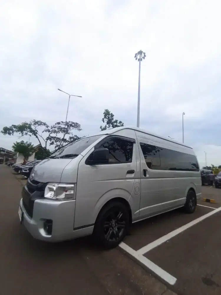 Menyewakan Hiace murah