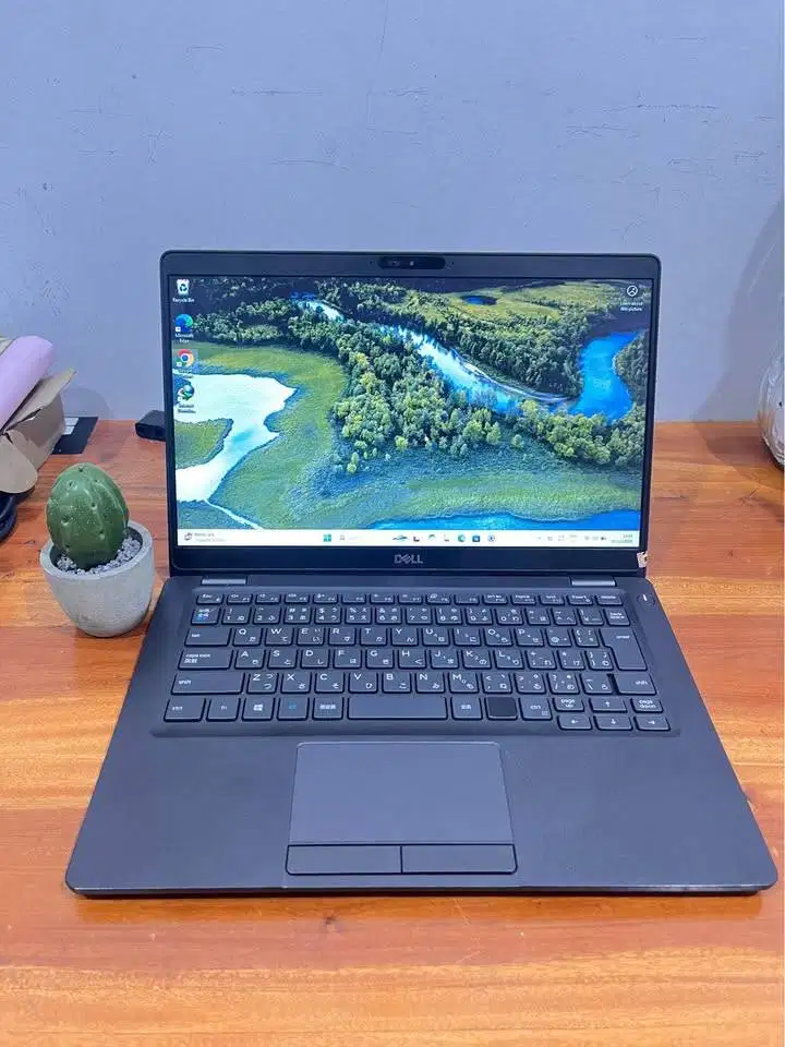 Laptop Bekas Dell 5300 Core i5 gen 8 Super Mulus