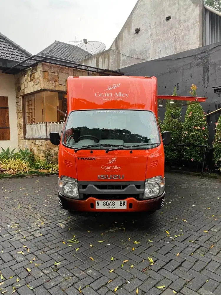 Isuzu Traga Food Truck