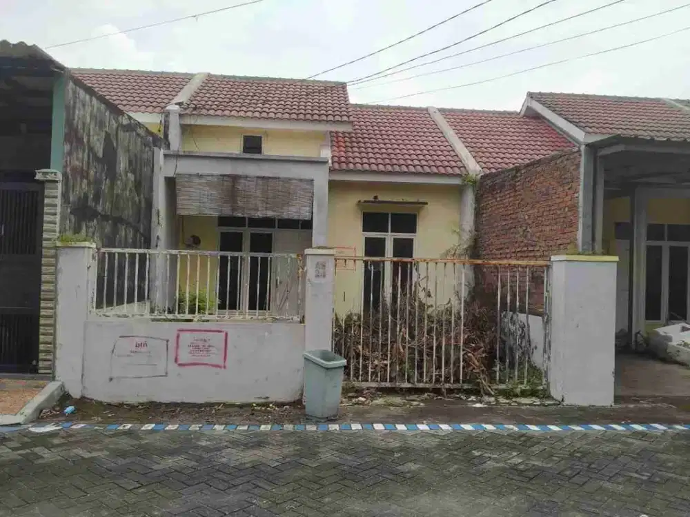 Dijual lelang rumah di Wahyu Taman sarirogo Sidoarjo