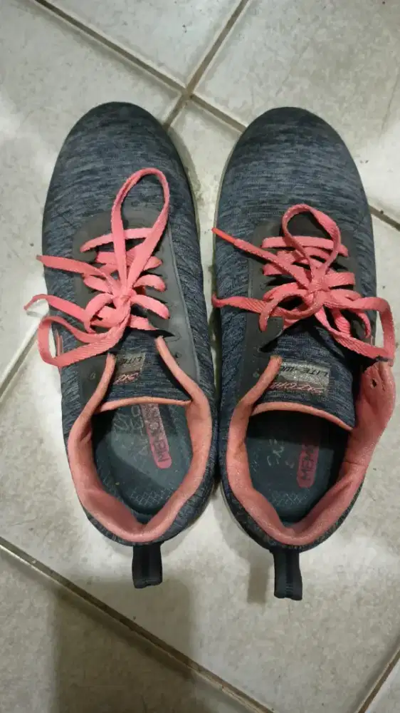 Sepatu skechers size 36