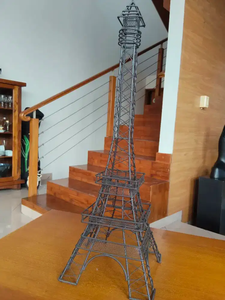 Pajangan Eiffel Tower