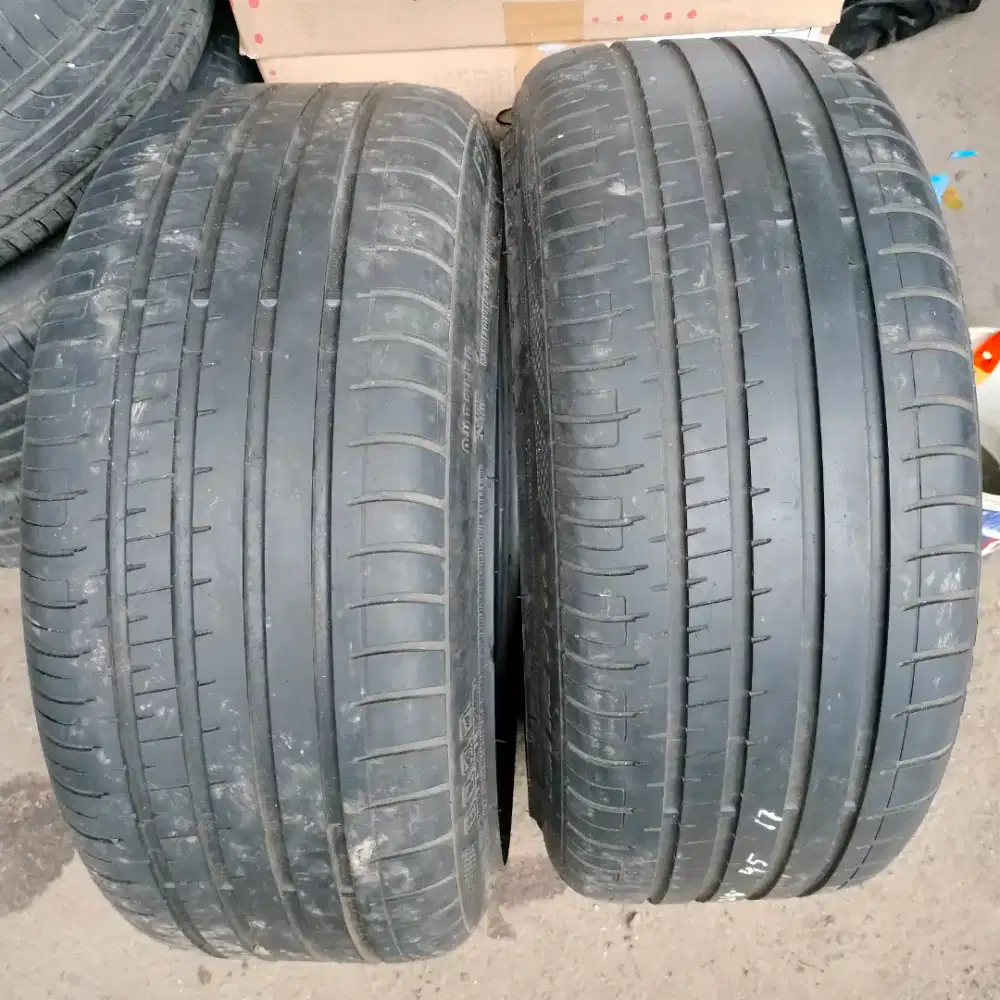 Ban Accelera phi 215/45 R17 kondisi 80% 2020 2buah