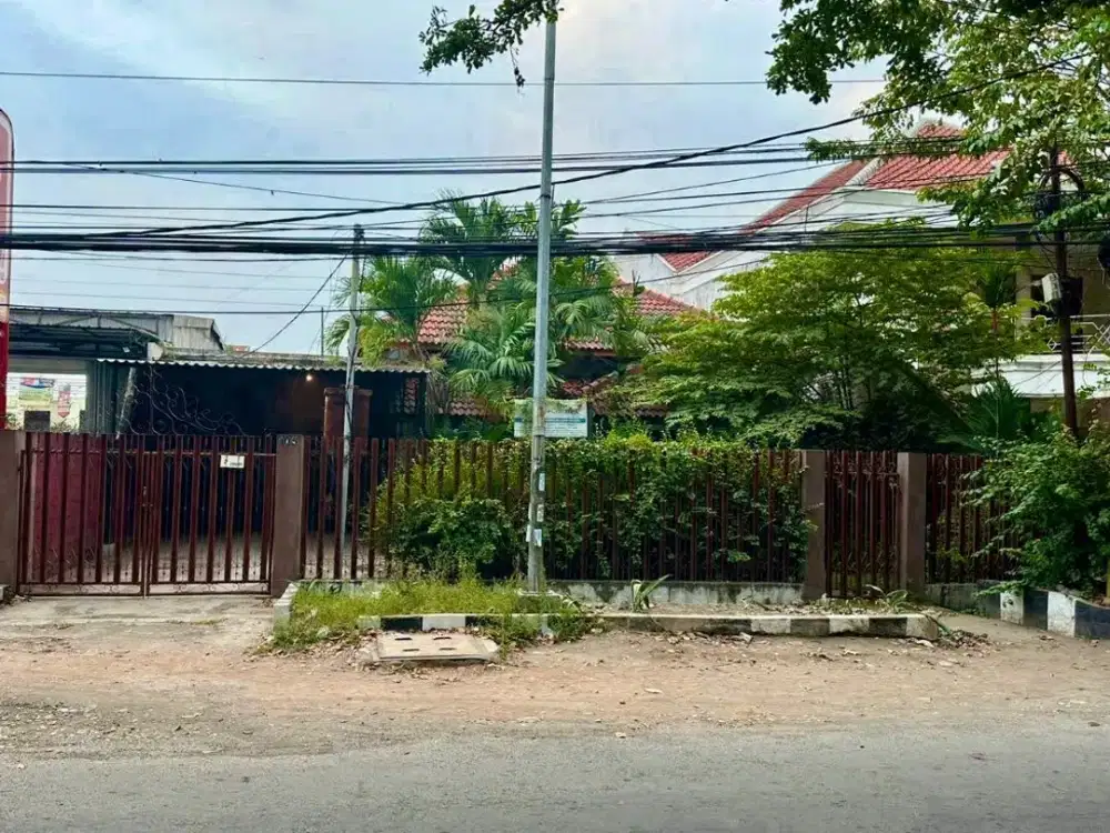 Rumah Nol Jalan Raya, Lokasi Area Komersial di Tenggilis, SBY