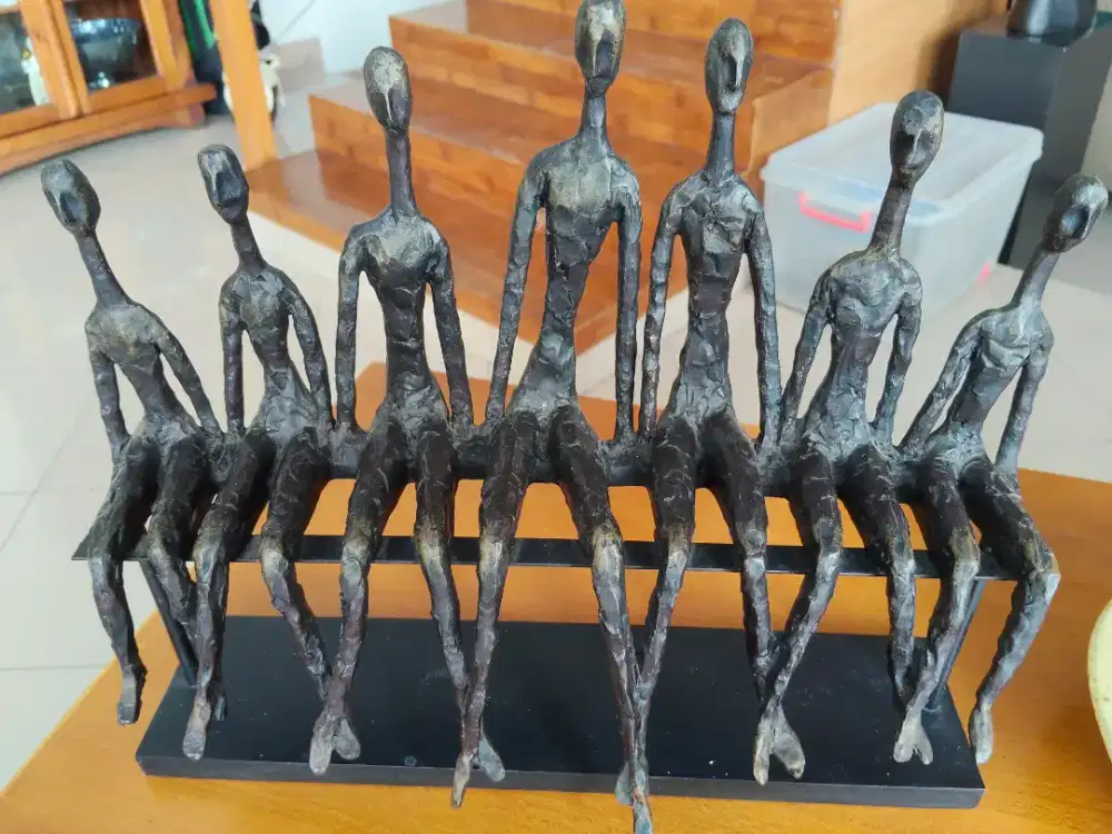 Pajangan family statue