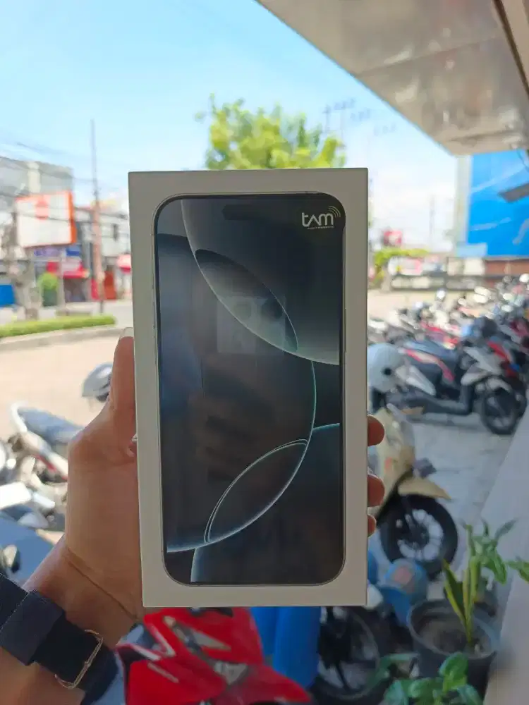 iPhone 16 Pro 128GB New Segel Resmi Garansi 1 Tahun Free Adaptor 20W